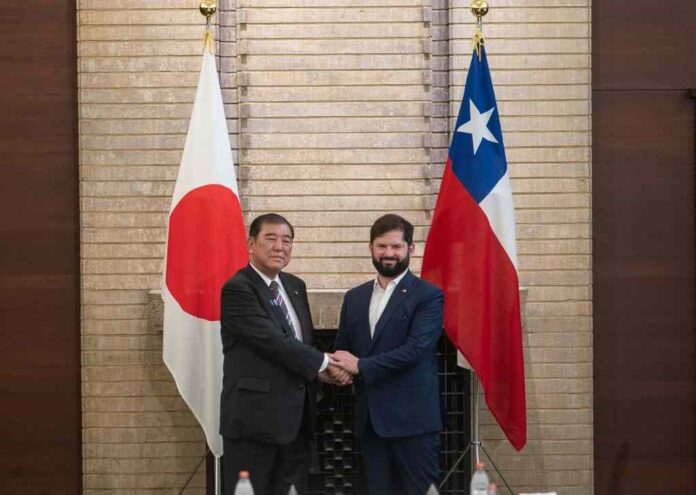 Ministro de Agricultura refuerza agenda agroexportadora y destaca presencia del agro chileno en Expo Osaka 2025