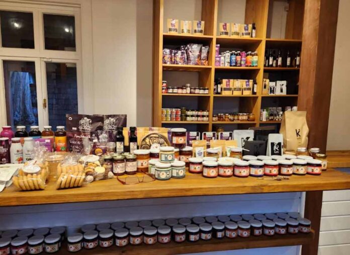 Cooperativa de Apicultores Orgánicos de Chile asumirá administración de la Tienda Mundo Rural en Puerto Varas