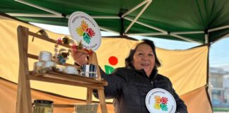 Apicultora del Prodesal de Curanilahue recibe “Sello Manos Campesinas” de INDAP