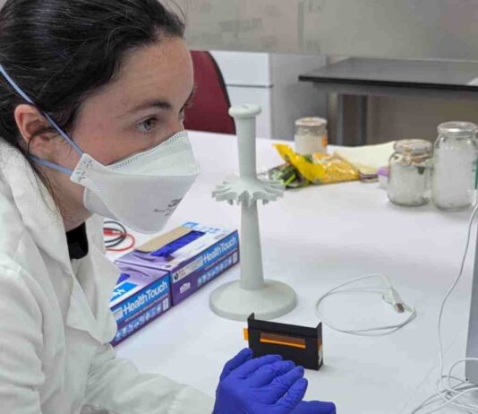 Científicos en Chile crean reactivos y equipos de biotecnología de bajo costo para escuelas y laboratorios