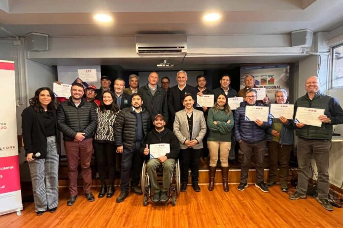 Tras la exitosa implementación de un Acuerdo de Producción Limpia (APL) orientado a fortalecer la producción y exportación de cerezas, la Agencia de Sustentabilidad y Cambio Climático de Corfo (ASCC) certificó a 25 empresas productoras de la Región de O’Higgins, que alcanzaron significativos avances en el uso de energías renovables, la reducción del consumo de agua y plaguicidas, así como  en la mejora de la gestión de los residuos.