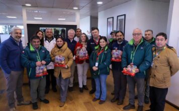 Ministro Valenzuela visita planta de procesamiento de frutas y destaca exportación de manzanas desde provincia de Malleco