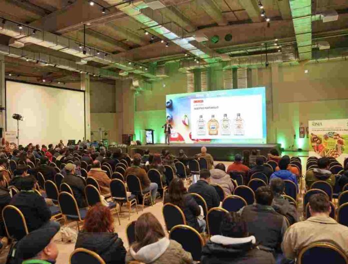 Ñuble proyecta su liderazgo frutícola con gran convocatoria en encuentro internacional organizado por INIA