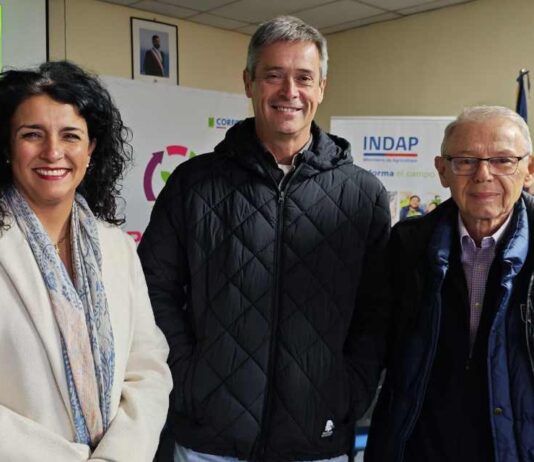 Carlos Meza, referente de Terragénesis, destacó el rol de la "Revitalización de la Tierra" en el Taller "Promotores para el Agro del Futuro" de INDAP