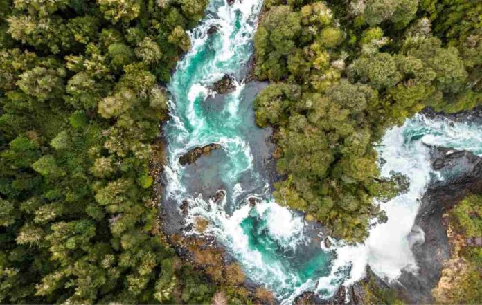 Tecnología espacial para aliviar la crisis hídrica de Chile: Una introducción a la conectividad IoT satelital para la industria del agua 