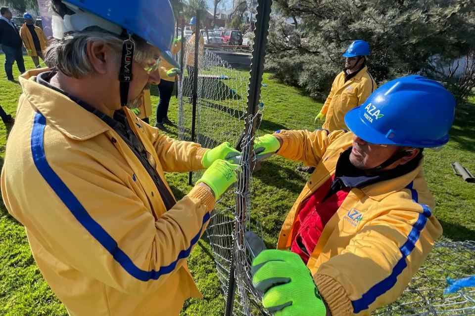 Exitosa capacitación conjunta entre Aceros AZA e Inchalam sobre instalación de Postes AZA