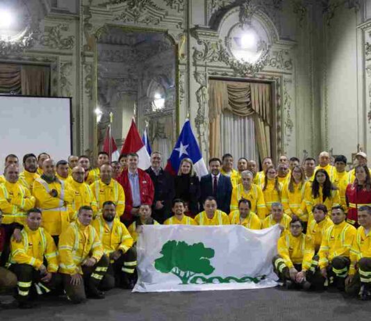 CONAF envía 62 brigadistas a Canadá en apoyo al combate de incendios forestales