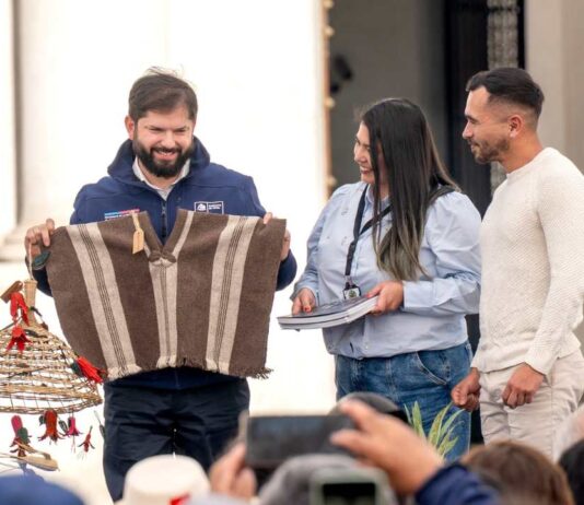 Para Violeta la historia de los regalos que las organizaciones campesinas le hicieron al Presidente Boric