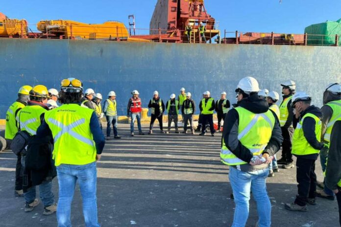 Puerto Coronel cierra histórico proceso de acuerdo con sus cuatro sindicatos de trabajadores portuarios eventuales