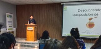 Apicultores de Lo Barnechea y Colina conocen análisis de calidad de miel en INIA La Platina