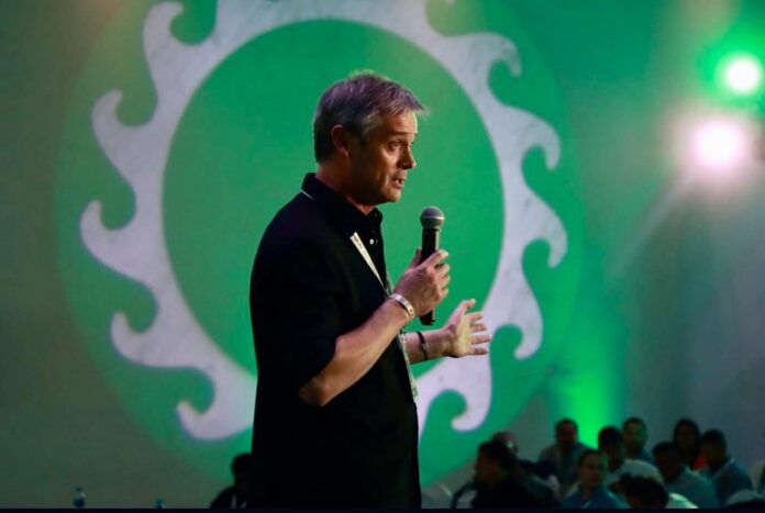 Avanza Consultorías trae a Chile a Carlos Meza para potenciar la agricultura regenerativa en la fruticultura