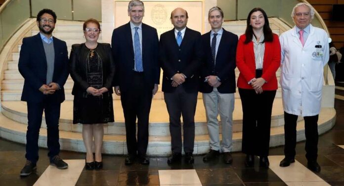 Expertos internacionales analizaron el futuro de los alimentos en seminario organizado por AB Chile Y Universidad de los Andes