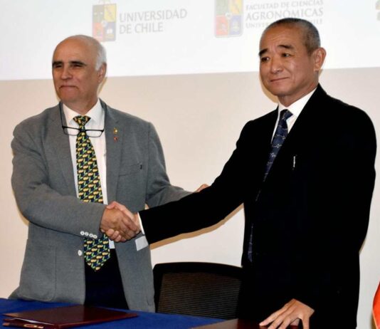 U. de Chile y empresa estatal china concretan alianza para construir innovadora granja demostrativa en Maipú