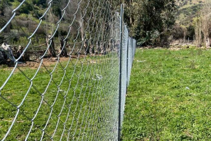 poste aza, POSTE AZA: la nueva forma de cercar el campo chileno con rapidez y durabilidad