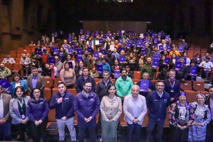 Ministra Ignacia Fernández encabeza entrega de bonos de riego por $3.500 millones en La Araucanía Ministra Ignacia Fernández encabeza entrega de bonos de riego por $3.500 millones en La Araucanía