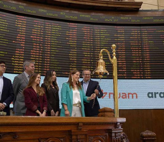 Arauco celebra campanazo en la Bolsa de Santiago tras realizar la mayor emisión de bono corporativo en la historia de Chile