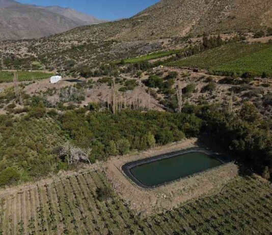 Autoridades del agro recorren obra acumulación bonificada por la Ley de Riego de pequeño productor de Salamanca