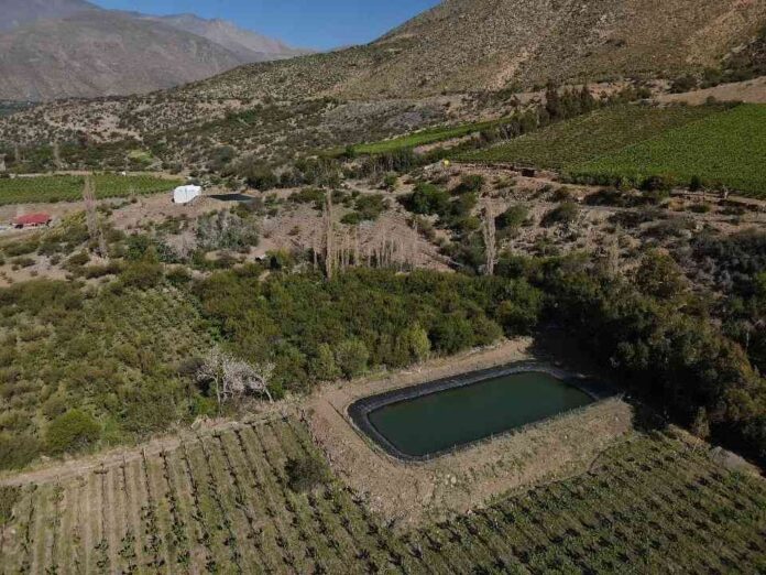 Autoridades del agro recorren obra acumulación bonificada por la Ley de Riego de pequeño productor de Salamanca