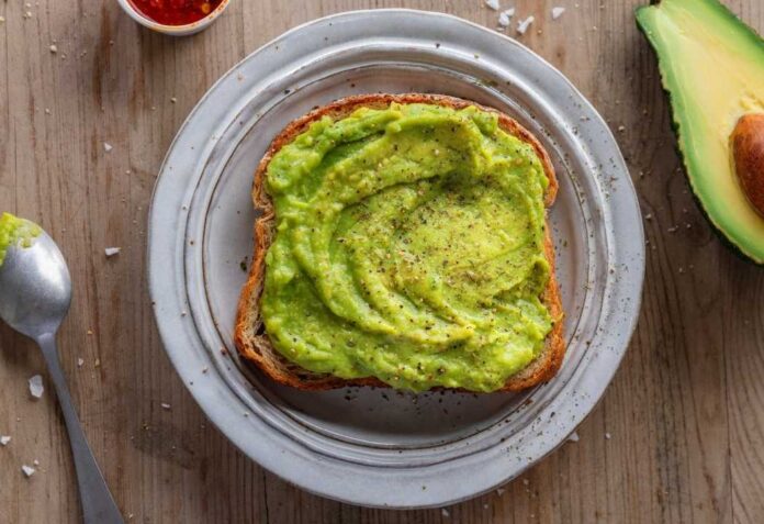 Producción de palta en Chile: especialistas llaman a tomar conciencia sobre su repercusión ecológica y social