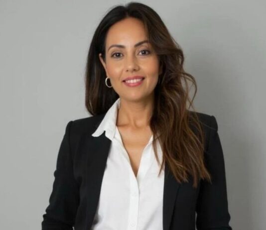 Profesional de FDF presenta experiencia innovadora en control de Drosophila suzukii con Técnica del Insecto Estéril (TIE) en evento internacional