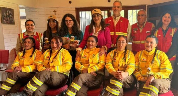 CONAF Región Metropolitana presentó su primera brigada forestal compuesta sólo por mujeres