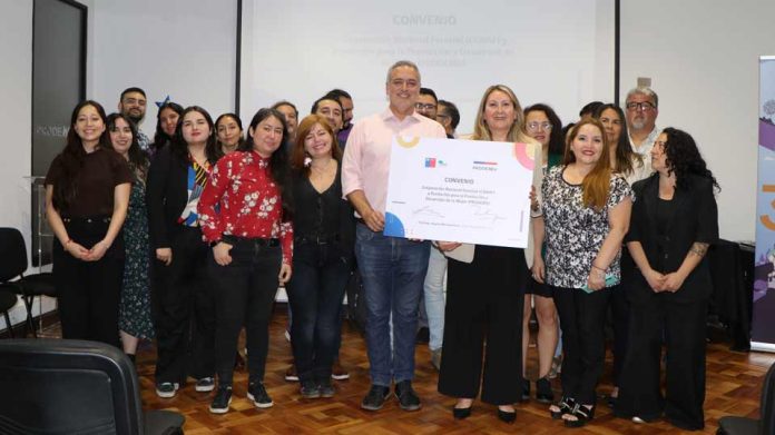 CONAF y Prodemu firman convenio para promover cuidado del medio ambiente