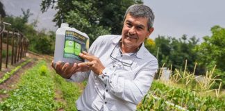 Agricultor de Calle Larga recibe autorización del SAG para producir y comercializar biofertilizantes