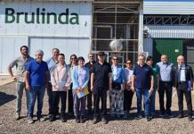 Delegación china recorre plantaciones de carozos de Mendoza para avanzar en acuerdo de exportación