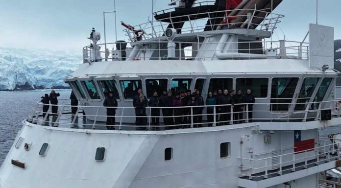 Delegación del “Congreso Futuro 2026” conoce capacidades y funciones de la Armada de Chile en el Territorio Chileno Antártico