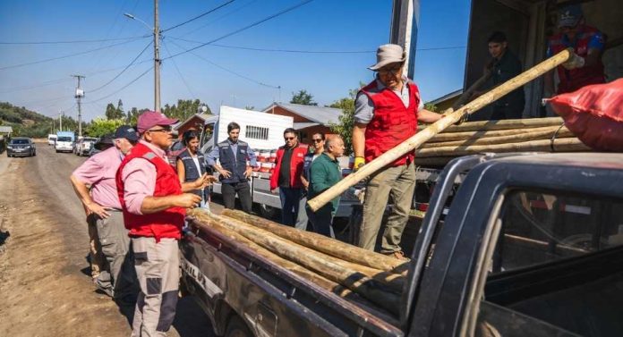 Gobierno inicia entrega de ayudas tempranas para agricultores afectados por incendios en el sur de Chile Gobierno inicia entrega de ayudas tempranas para agricultores afectados por incendios en el sur de Chile