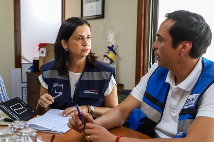 Ministra de Agricultura y alcalde de Bulnes refuerzan coordinación para agilizar la entrega de ayudas a damnificados por incendios forestales Ministra de Agricultura y alcalde de Bulnes refuerzan coordinación para agilizar la entrega de ayudas a damnificados por incendios forestales