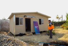 Ministra Fernández encabeza entrega de primeras viviendas de emergencia por incendios en la comuna de San Nicolás