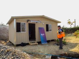 Ministra Fernández encabeza entrega de primeras viviendas de emergencia por incendios en la comuna de San Nicolás