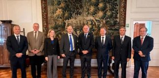 Frutas de Chile destaca conversaciones para destrabar Systems Approach en reunión de gremios del agro y embajador de EE.UU. en Chile