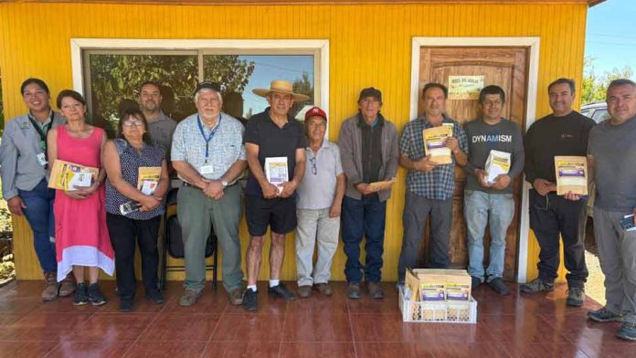 Ministerio de Agricultura realiza entrega de alimentación apícola para productores afectados por incendios en Ñuble