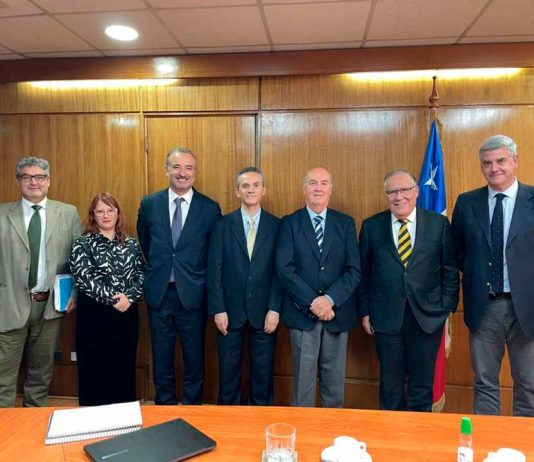 Directiva de Chilehuevos se reunió con Ministro de Agricultura