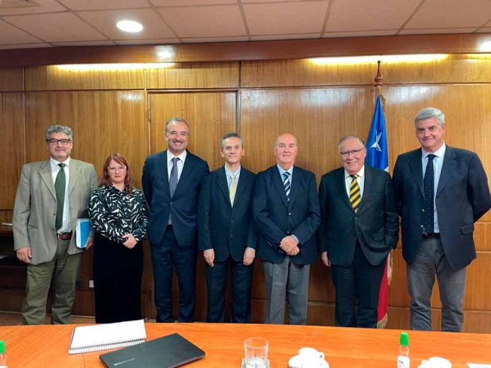 Directiva de Chilehuevos se reunió con Ministro de Agricultura Directiva de Chilehuevos se reunió con Ministro de Agricultura