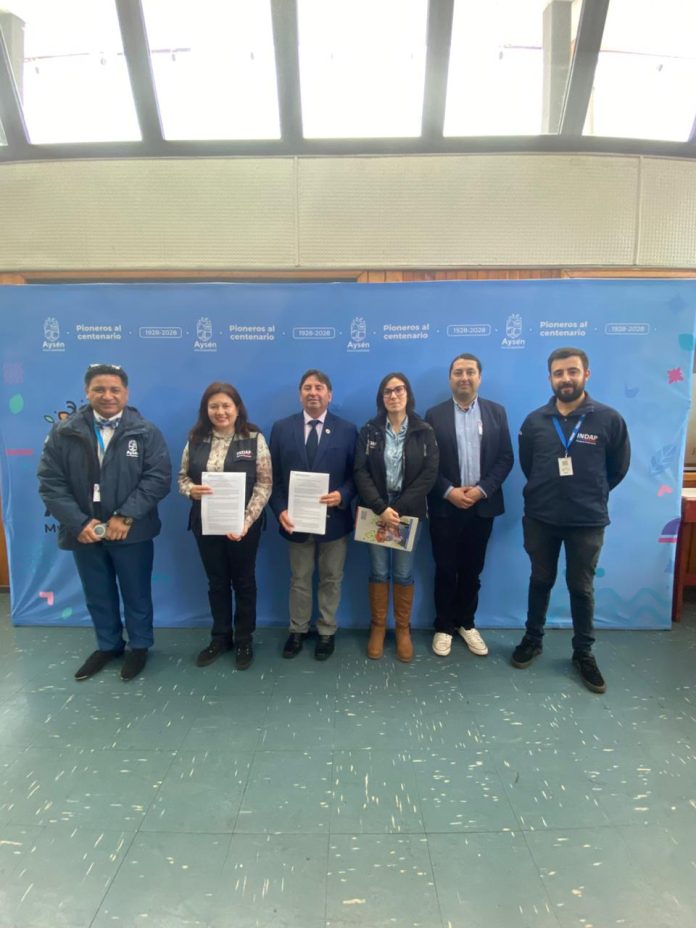 Firma Convenio PRODESAL (1) Convenio Prodesal entre Indap y municipalidad de Aysén beneficiará a campesinos y campesinas de la comuna de Aysén