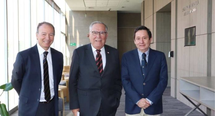 Frutas de Chile presenta hoja de ruta al Ministerio de Agricultura para alcanzar US$ 10 mil millones en exportaciones Frutas de Chile presenta hoja de ruta al Ministerio de Agricultura para alcanzar US$ 10 mil millones en exportaciones