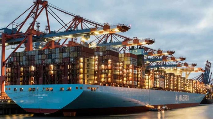 Maersk implementa sobretasa de emergencia global ante el aumento del precio del combustible