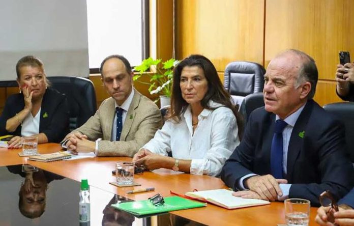 Ministro Campos y subsecretario Venezian se reúnen con directiva de la Sociedad Nacional de Agricultura