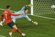 El capitán del equipo anota un gol