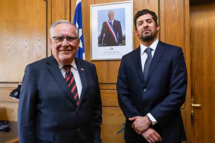 Ministro Jaime Campos se reúne con el nuevo director nacional del SAG, Domingo Rojas Philippi Ministro Jaime Campos se reúne con el nuevo director nacional del SAG, Domingo Rojas Philippi