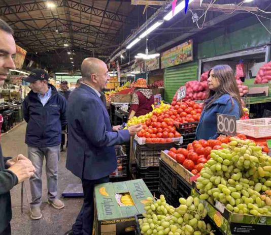Más de 3.700 personas de ferias libres han participado en capacitaciones de la defensoría del contribuyente