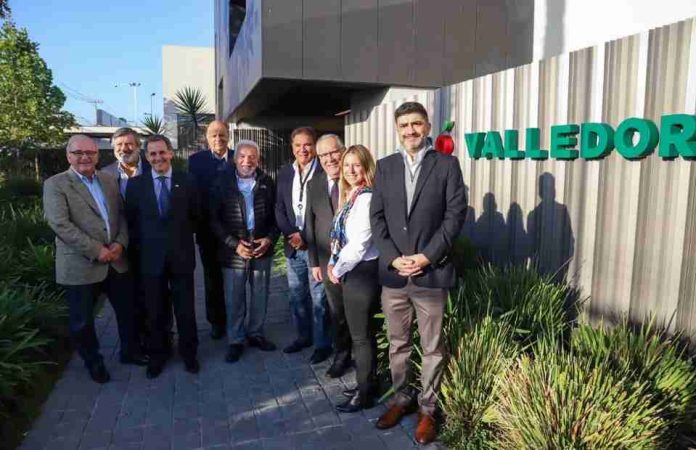 Ministro de Agricultura encabeza lanzamiento de la temporada otoño-invierno de frutas y verduras en Lo Valledor