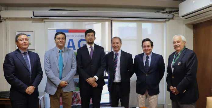 SAG-FdC Frutas de Chile se reúne con director nacional del SAG
