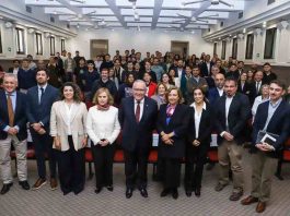 Ministro de Agricultura pone el foco en el futuro del sector agrícola y forestal en conversatorio UC