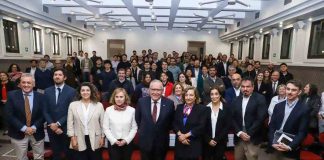 Ministro de Agricultura pone el foco en el futuro del sector agrícola y forestal en conversatorio UC
