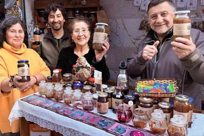 Agricultora Patricia Delgado renovó el Sello Manos Campesinas con productos de calafate y ruibarbo
