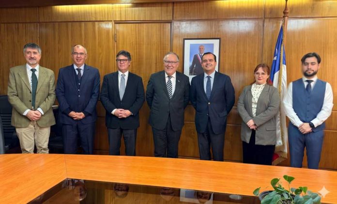 Chilealimentos se reúne con el ministro de Agricultura para impulsar la competitividad de la agroindustria Chilealimentos se reúne con el ministro de Agricultura para impulsar la competitividad de la agroindustria